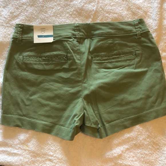 Old Navy womens shorts. New with tag - Picture 2 of 4